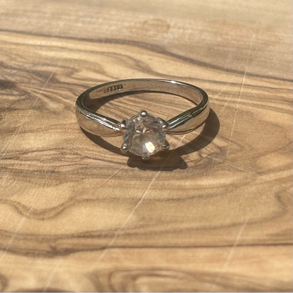 Elegant Silver Ring with Clear Diamond Gemstone